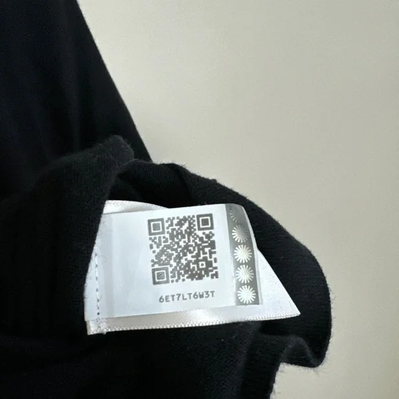 UGG Australia - Nora Cocoon Wrap. Black. M/L - Picture 10 of 12